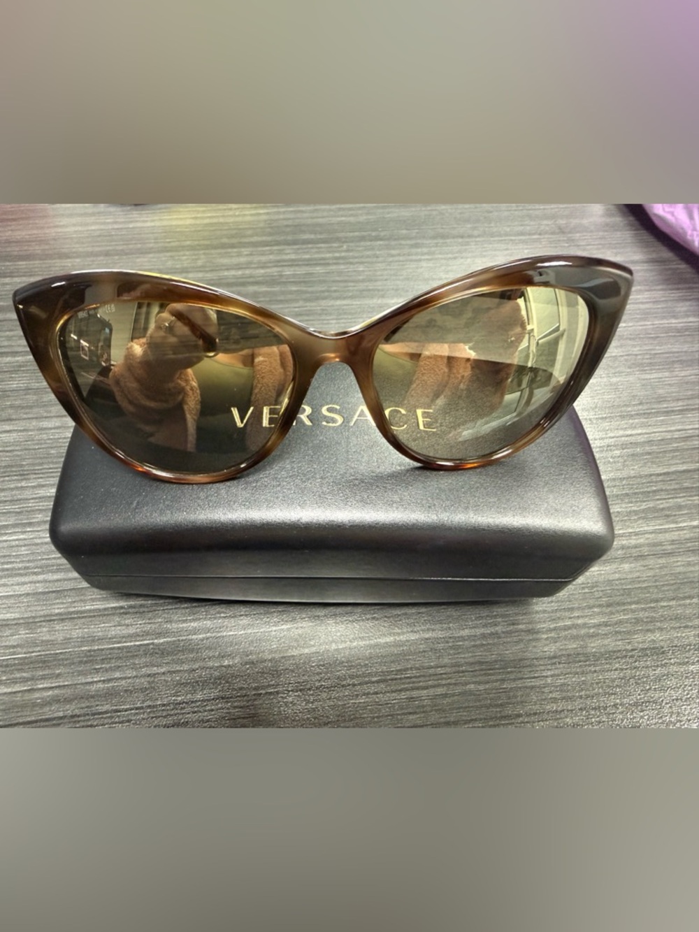 Authentic Versace Women's Tortoiseshell Frame Sunglasses with Brown Lenses NEW - Picture 2 of 3